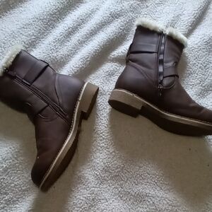 Dream Pairs Brown Ankle Boots with Cream Fur